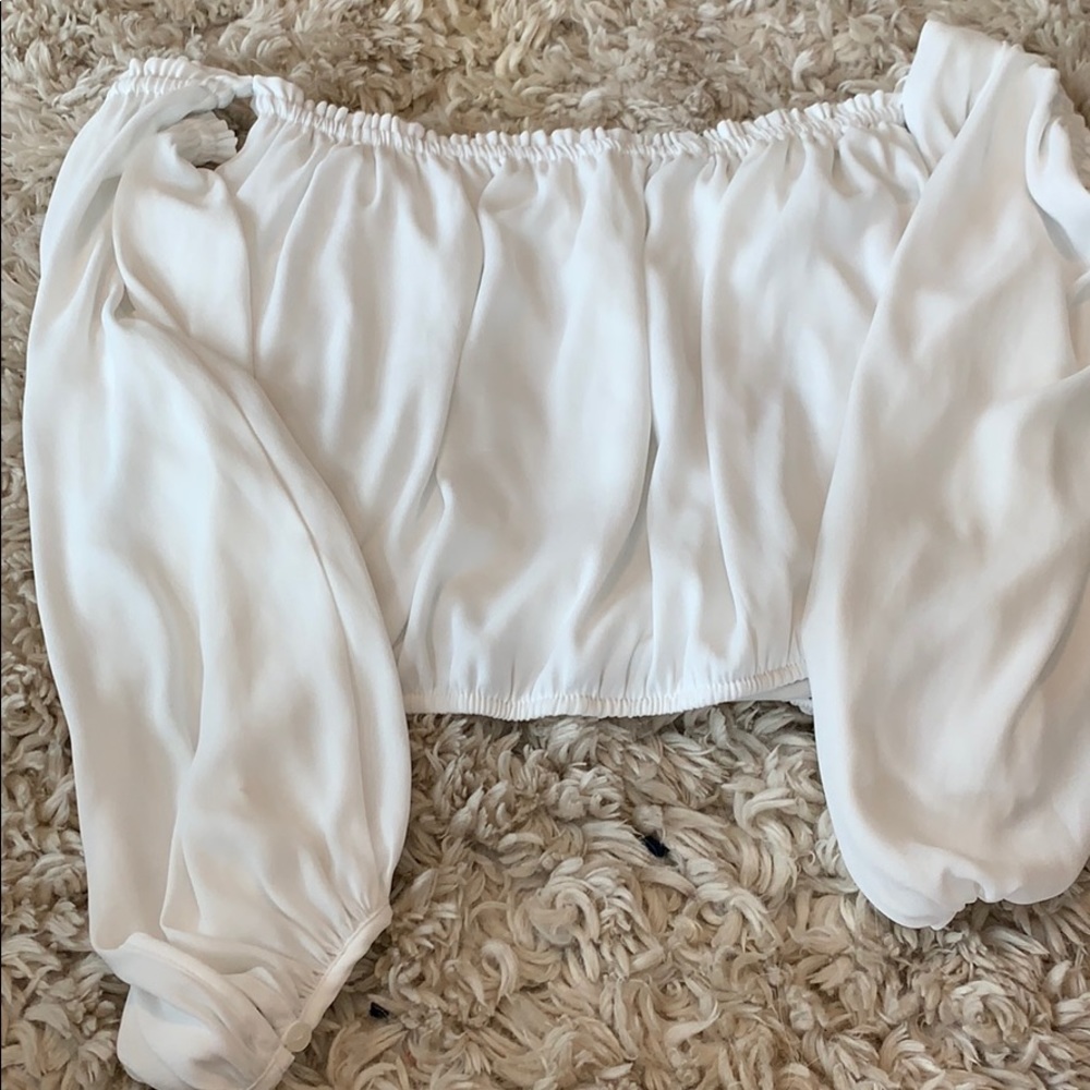 Off the shoulder crop